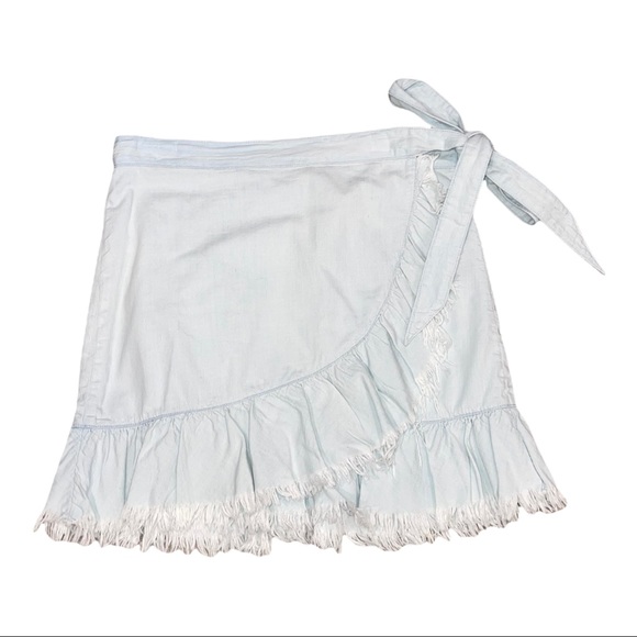 Blank NYC Women’s Light Denim Ruffled Frayed Wrap Skirt Size 30 - Picture 2 of 8
